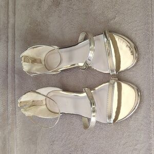DB Studio Gold Size 7 Sandals